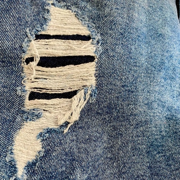 SOLD Hi-Rise Jean Shorts, Distressed, Boyfriend Midi, Acid Washed, NWT , 7/27 - Picture 3 of 9